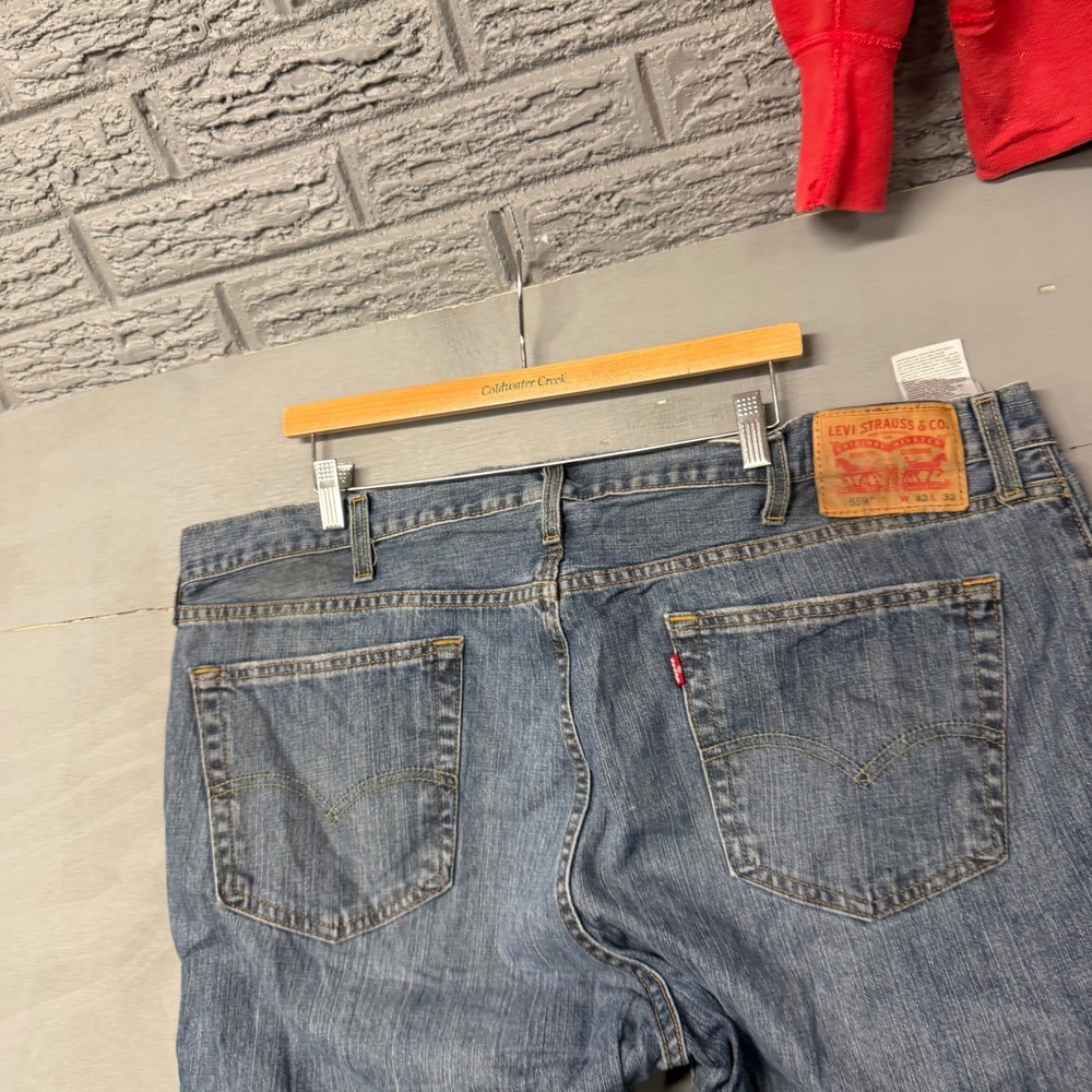 Levi Strauss 559 Relaxed Straight Jeans Mens 42x32 Medium Wash Blue Denim - Picture 1 of 5